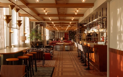 Product afbeelding: Hotel De Plesman | Geniet van een culinaire overnachting in voormalig KLM-hoofdkantoor | incl. 3-gangendiner