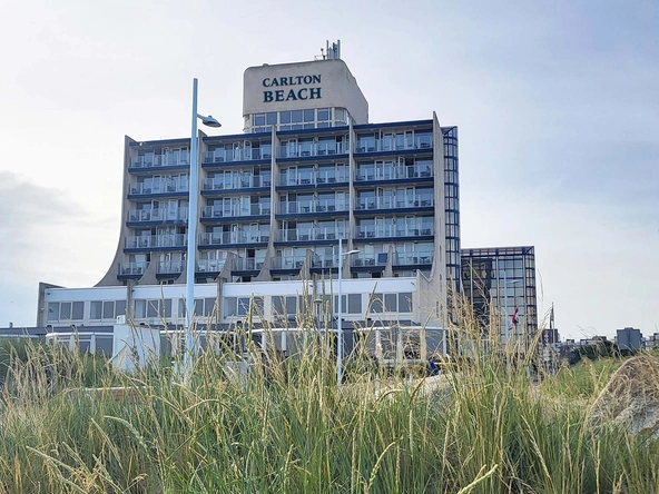 Product afbeelding: Carlton Beach | Uitwaaien aan de kust vanuit een sfeervol 4*-hotel