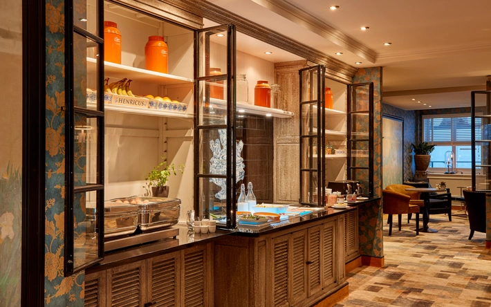 Product afbeelding: Carlton Ambassador | Een stijlvol verblijf tussen stad en strand in een prachtig boutique hotel