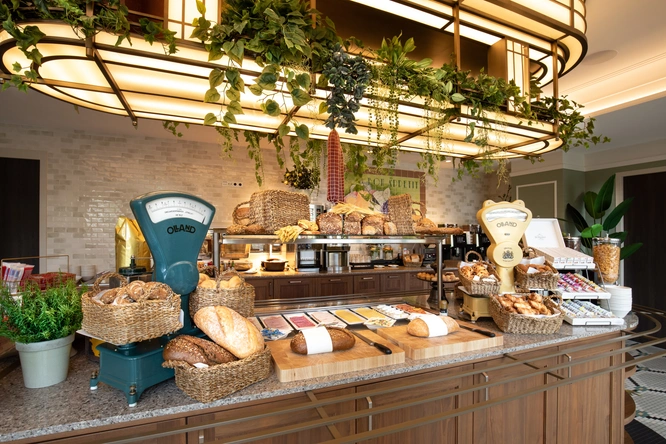 Product afbeelding: Grand Hotel Valies | Overnacht in een luxe hotel in het centrum van Roermond op 5 minuten afstand van de Designer Outlet