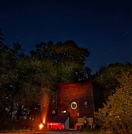 Product afbeelding: Erfgoed Bossem | Slaap onder de sterren tijdens een bijzonder verblijf in sterrenkubus met eigen telescoop