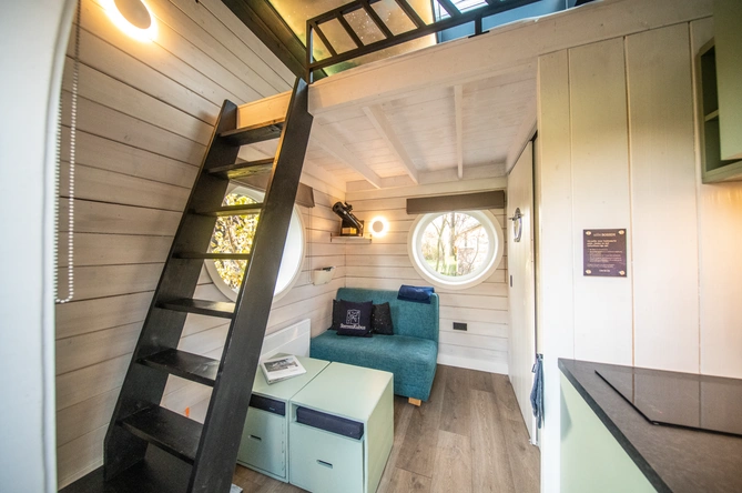 Product afbeelding: Erfgoed Bossem | Slaap onder de sterren tijdens een bijzonder verblijf in sterrenkubus met eigen telescoop