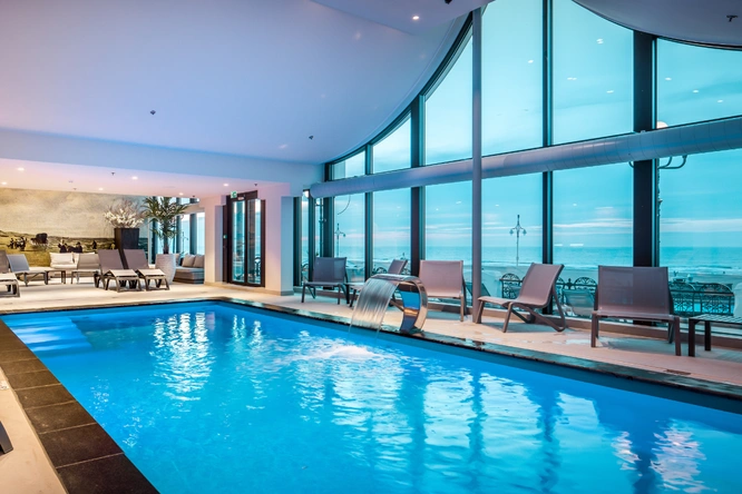 Product afbeelding: Grand Hotel Amrâth Kurhaus | Luxe overnachten aan het strand van Scheveningen | incl. 3-gangendiner