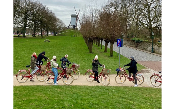 Product afbeelding: Retro Bike Tour - Premium Fietstour van 2.5 u door Brugge