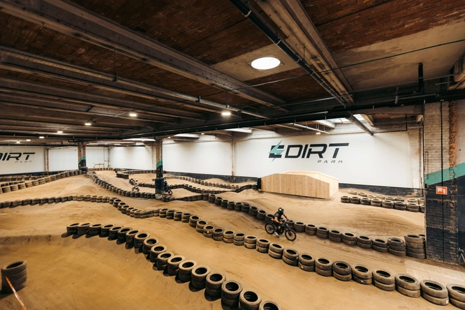 Product afbeelding: Edirt Park - 1 sessie (indoor) elektrisch crossen voor 1 persoon