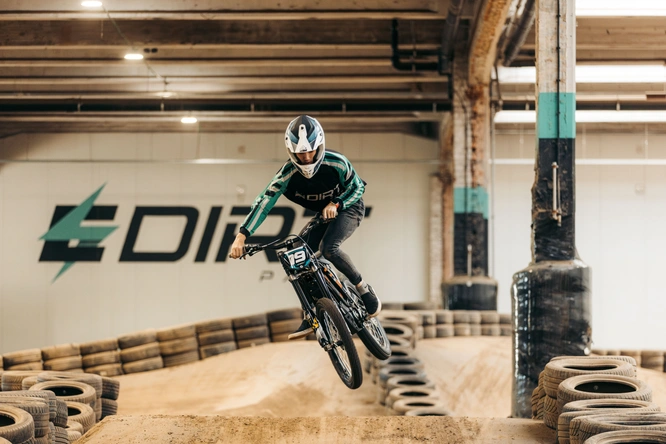 Product afbeelding: Edirt Park - 1 sessie (indoor) elektrisch crossen voor 1 persoon