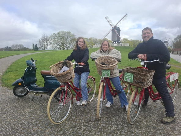 Product afbeelding: Retro Bike Tour - Premium Fietstour van 2.5 u door Brugge