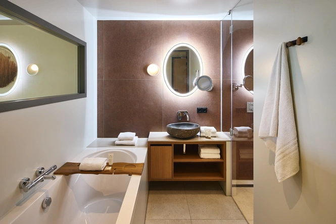 Product afbeelding: Safari Hotel Beekse Bergen | Beleef een unieke overnachting met direct uitzicht op savanne | incl. dagelijks toegang Safaripark Beekse Bergen