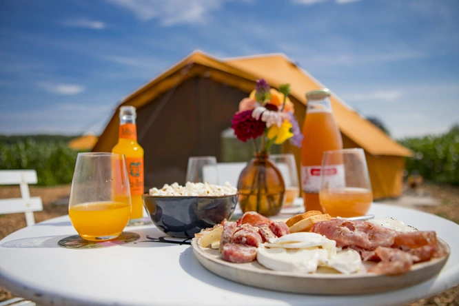 Product afbeelding: Maïsterplan - Overnachting in een glamping tent met ontbijt