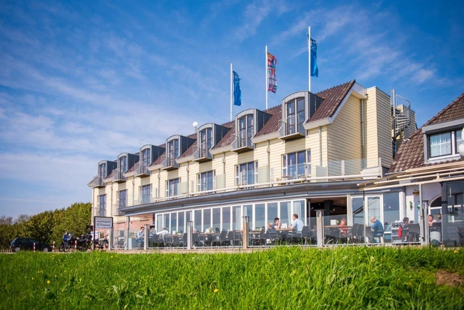 Product afbeelding: Hotel Hoogeerd | Verken en beleef in 3 dagen de mooiste fietsroutes langs de Maas | incl. 3-gangendiner