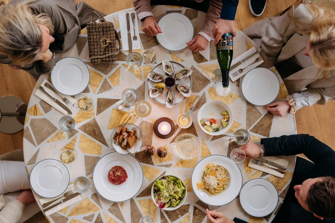 Product afbeelding: Hotel De Plesman | Geniet van een culinaire overnachting in voormalig KLM-hoofdkantoor | incl. 3-gangendiner