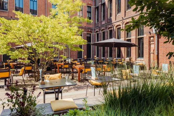Product afbeelding: Post-Plaza hotel & Grand Café | Bijzonder overnachten in een voormalig postkantoor
