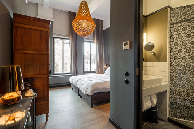 Product afbeelding: Post-Plaza hotel & Grand Café | Bijzonder overnachten in een voormalig postkantoor