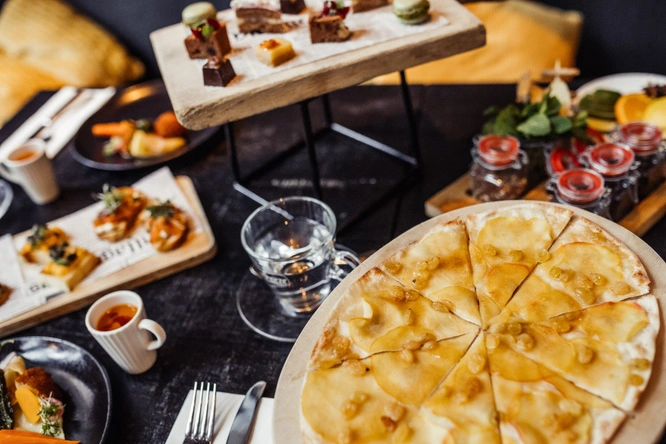Product afbeelding: Post-Plaza hotel & Grand Café | Bijzonder overnachten in een voormalig postkantoor