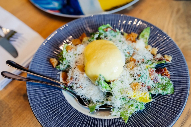 Product afbeelding: Post-Plaza hotel & Grand Café | Bijzonder overnachten in een voormalig postkantoor