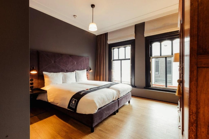 Product afbeelding: Post-Plaza hotel & Grand Café | Bijzonder overnachten in een voormalig postkantoor