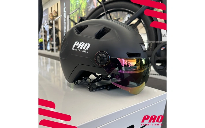 Product afbeelding: Flashdeal: Fietshelm met vizier en oorwarmers - Pro Sports Lights - M