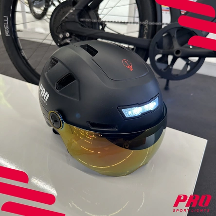 Product afbeelding: Flashdeal: Fietshelm met vizier en oorwarmers - Pro Sports Lights - M