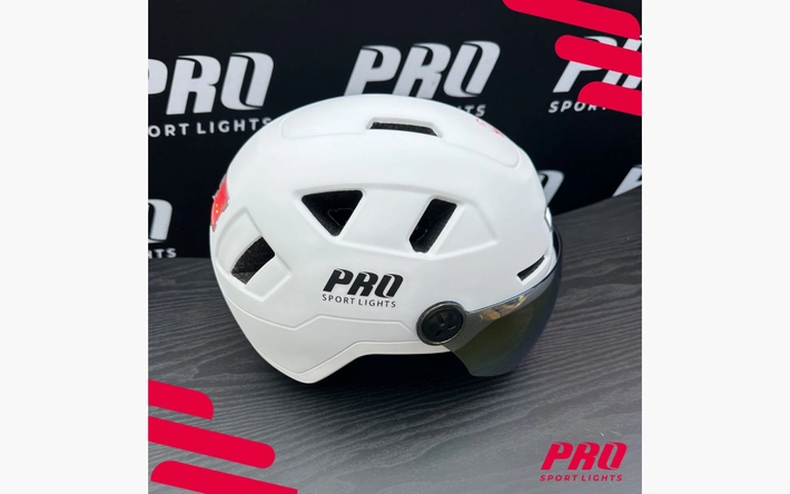 Product afbeelding: Flashdeal: Fietshelm met vizier en oorwarmers - Pro Sports Lights
