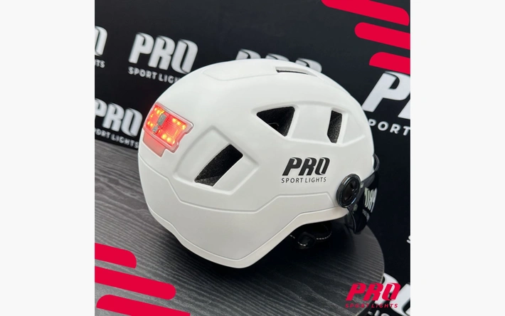 Product afbeelding: Flashdeal: Fietshelm met vizier en oorwarmers - Pro Sports Lights