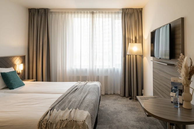 Product afbeelding: Churchill Hotel Terneuzen | 5-Daagse fietsvakantie door Zeeuws-Vlaanderen in Zeeland | incl. 3-gangendiner (2 avonden)