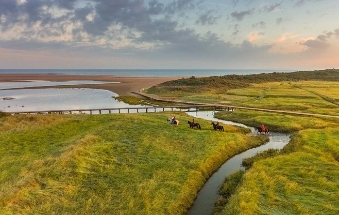 Product afbeelding: Churchill Hotel Terneuzen | 5-Daagse fietsvakantie door Zeeuws-Vlaanderen in Zeeland | incl. 3-gangendiner (2 avonden)