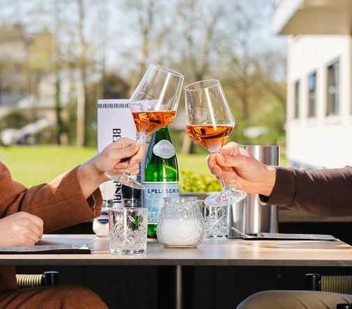 Product afbeelding: Hotel Wander | 4-Daagse wandelvakantie (ca. 55 km) over Veluwse heide & langs Kasteel Doorwerth | incl. 3-gangendiner