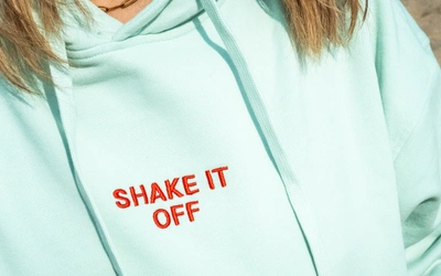 Product afbeelding: Hoodie: shake it off - S