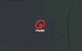 Product afbeelding thumbnail: T-shirt - Q Sounds Better With You - gepersonaliseerd - zwart