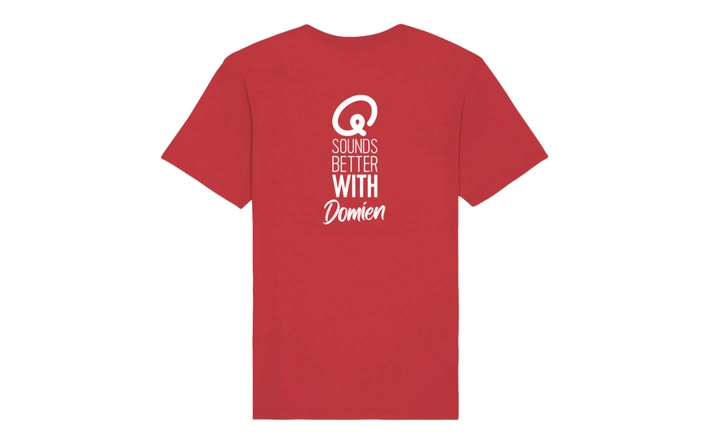 Product afbeelding: T-shirt - Q Sounds Better With You - gepersonaliseerd - rood