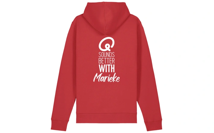 Product afbeelding: Hoodie - Q Sounds Better With You - gepersonaliseerd - rood