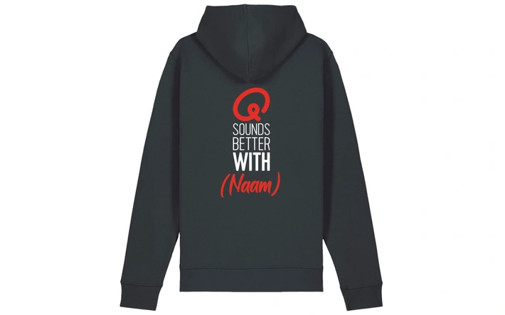 Product afbeelding: Hoodie - Q Sounds Better With You - gepersonaliseerd - zwart