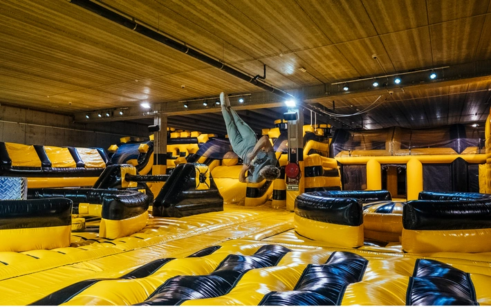 Product afbeelding: Inflatable & trampoline park - JumpSky (4 locaties)