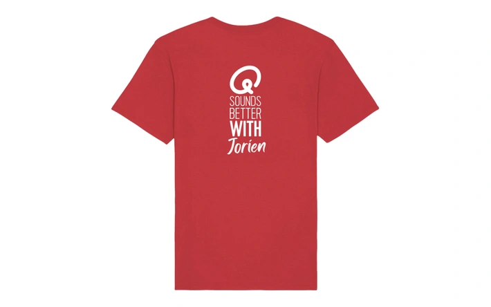 Product afbeelding: T-shirt - Q Sounds Better With You - gepersonaliseerd - rood