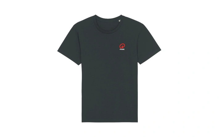 Product afbeelding: T-shirt - Q Sounds Better With You - gepersonaliseerd - zwart