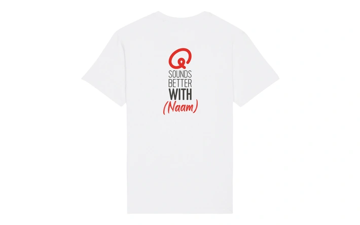 Product afbeelding: T-shirt - Q Sounds Better With You - gepersonaliseerd - wit