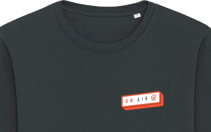 Product afbeelding: Sweater - Qmusic On Air - zwart