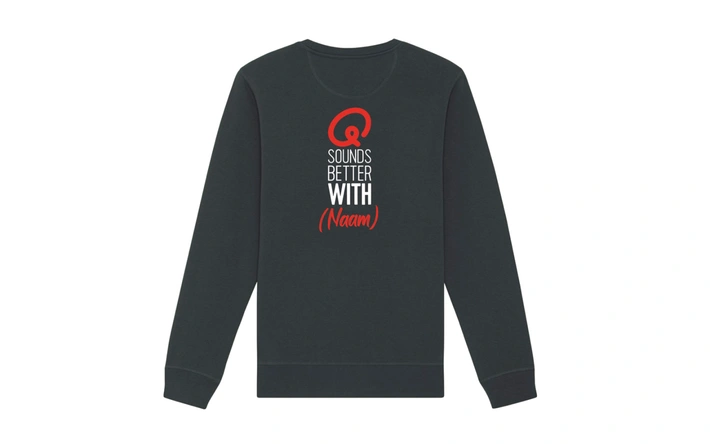 Product afbeelding: Sweater - Q Sounds Better With You - gepersonaliseerd - zwart